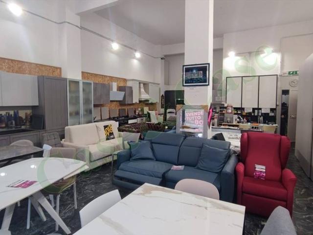 Locale Commerciale in vendita a Oltreletimbro, Albisola Capo