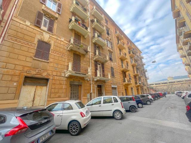 Locale Commerciale in vendita a Oltreletimbro, Albisola Capo
