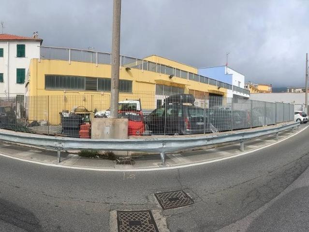 Locale Commerciale in vendita a Albisola Capo, Liguria