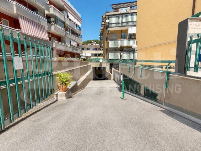 Locale Commerciale in vendita a Scafati, Campania