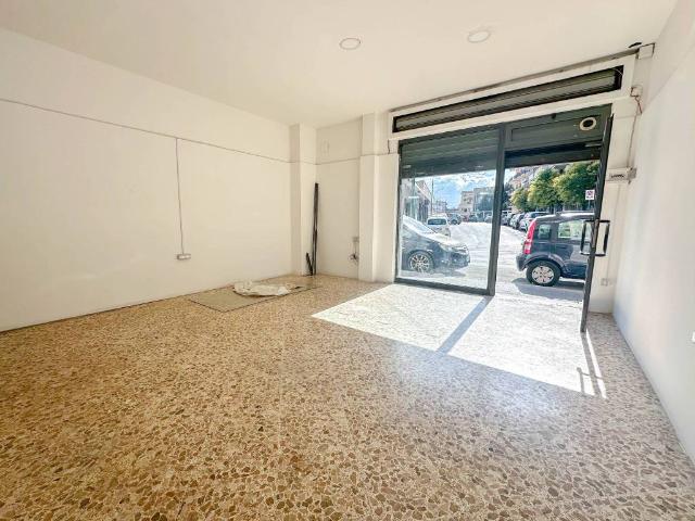 Locale Commerciale in vendita a Scafati, Campania