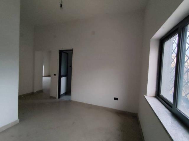 Locale Commerciale in vendita a Scafati, Campania