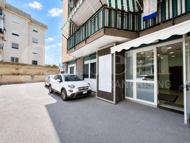 Locale Commerciale in vendita a Scafati, Campania