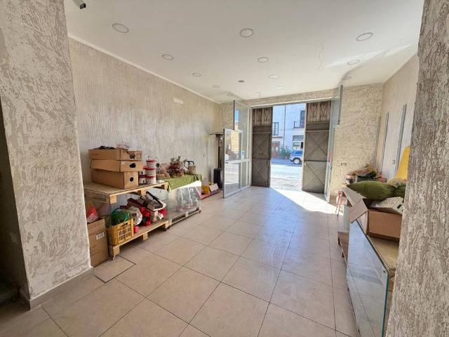 Locale Commerciale in vendita a Scafati, Campania