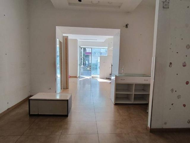 Locale Commerciale in vendita a Scafati, Campania