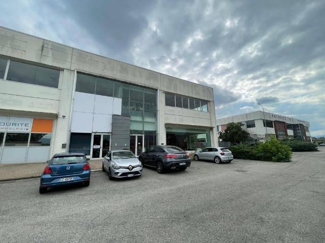 Locale Commerciale in vendita a Piemonte, Torino