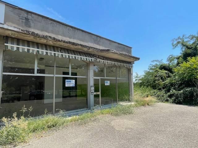 Locale Commerciale in vendita a Tresinaro - Secchia, Re
