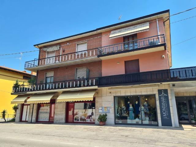 Locale Commerciale in vendita a Tresinaro - Secchia, Re