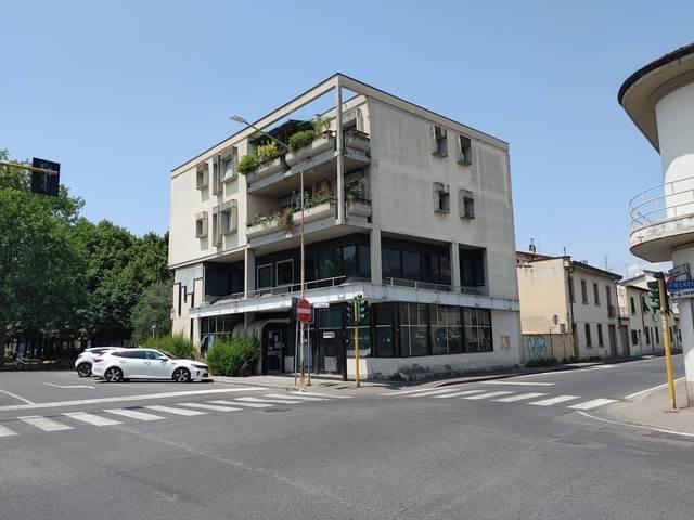 Locale Commerciale in vendita a San Giusto, Scandicci