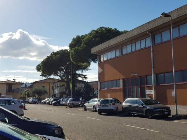 Locale Commerciale in vendita a Scandicci, Toscana