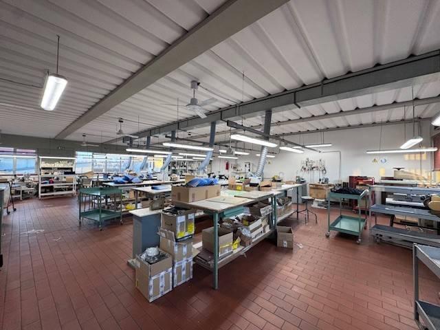 Locale Commerciale in vendita a San Colombano, Scandicci