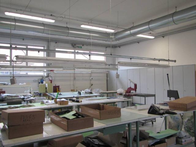 Locale Commerciale in vendita a San Colombano, Scandicci