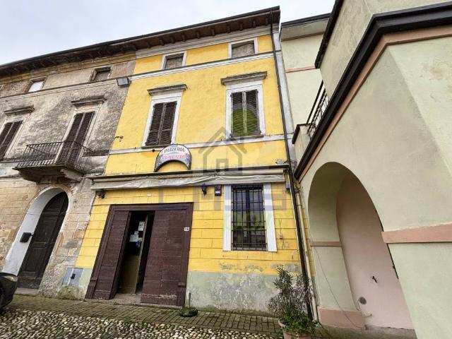 Locale Commerciale in vendita a Scandolara Ravara, Lombardia