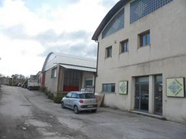 Locale Commerciale in vendita a Scansano, Grosseto