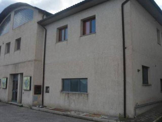 Locale Commerciale in vendita a Scansano, Toscana