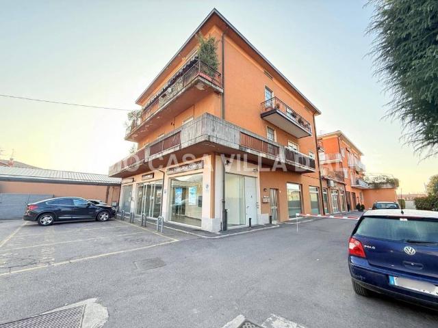 Locale Commerciale in vendita a Cascina Uccellanda, Scanzorosciate