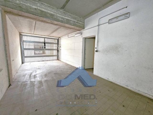 Locale Commerciale in vendita a Cascina Uccellanda, Scanzorosciate