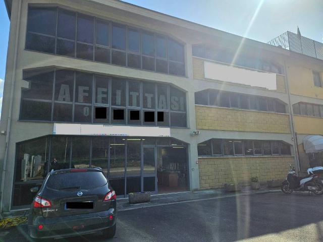 Locale Commerciale in vendita a Scarperia e San Piero, Toscana