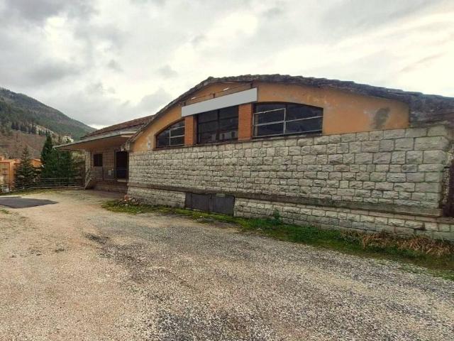 Locale Commerciale in vendita a Scheggia e Pascelupo, Scheggia