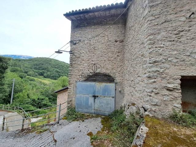 Locale Commerciale in vendita a Scheggino, Umbria