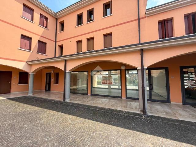 Locale Commerciale in vendita a Schiavon, Veneto