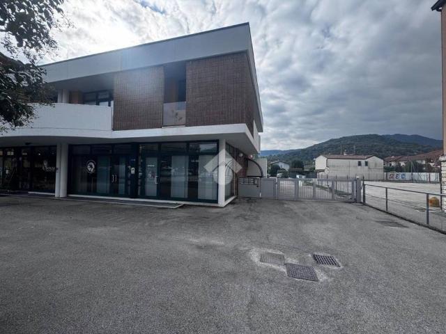 Locale Commerciale in vendita a Schio, Veneto