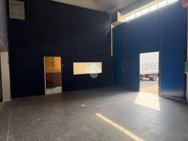Locale Commerciale in vendita a Schio, Veneto