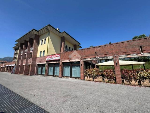 Locale Commerciale in vendita a Schio, Veneto