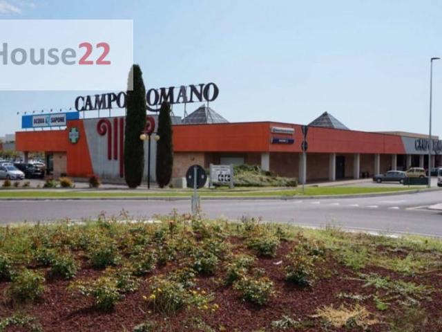 Locale Commerciale in vendita a Schio, Veneto