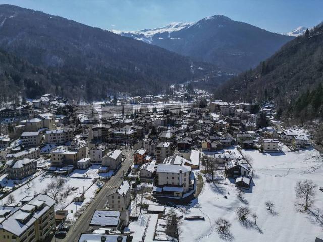Locale Commerciale in vendita a Piemonte, Vercelli