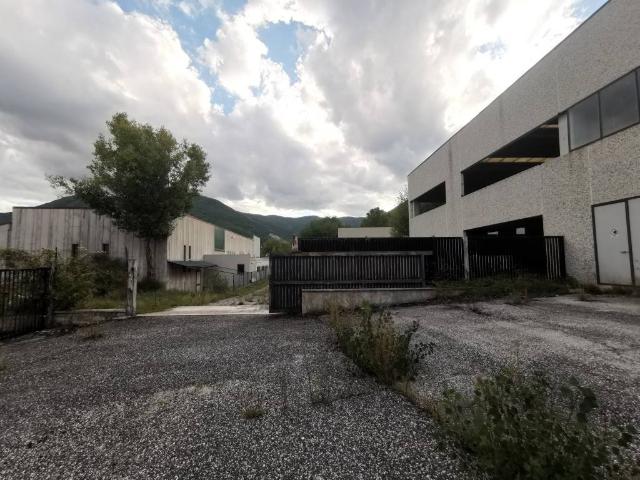 Locale Commerciale in vendita a Scoppito, Abruzzo