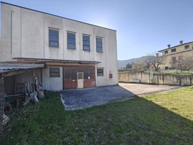 Locale Commerciale in vendita a Collettara, Scoppito