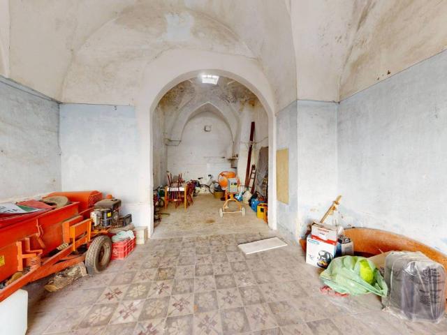 Locale Commerciale in vendita a Puglia, Lecce