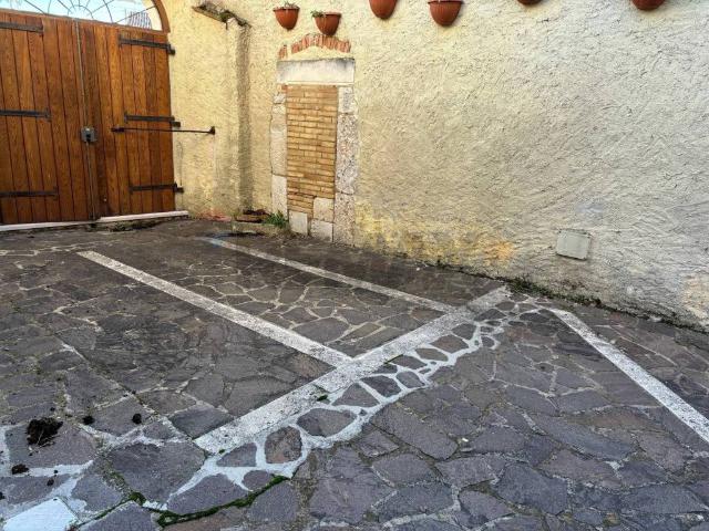 Locale Commerciale in vendita a Scurcola Marsicana, Abruzzo