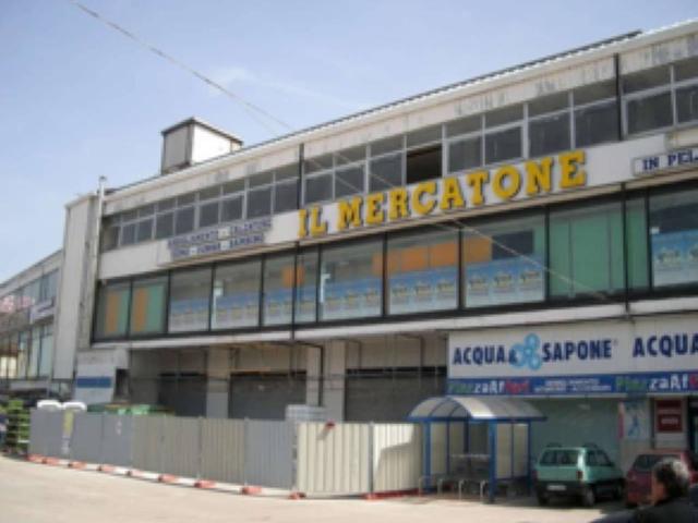 Locale Commerciale in vendita a Scurcola Marsicana, Abruzzo