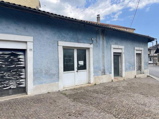 Locale Commerciale in vendita a Scurcola Marsicana, Abruzzo