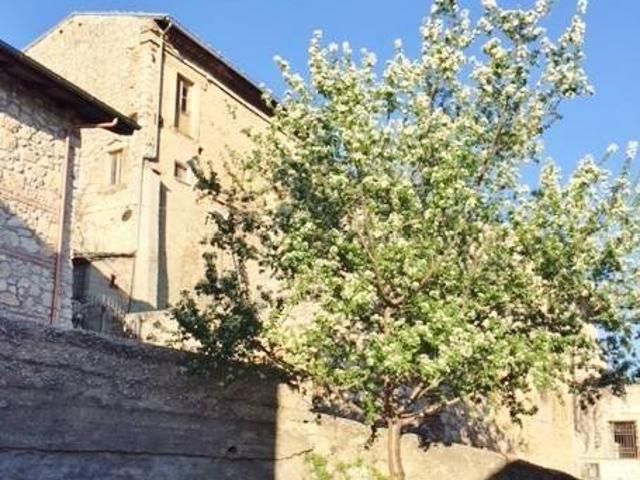 Locale Commerciale in vendita a Scurcola Marsicana, Abruzzo