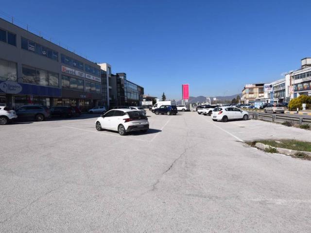 Locale Commerciale in vendita a Scurcola Marsicana, Abruzzo