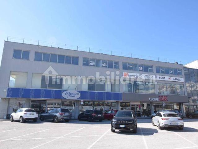 Locale Commerciale in vendita a Scurcola Marsicana, Abruzzo
