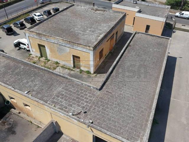 Locale Commerciale in vendita a Puglia, Lecce
