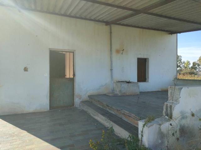 Locale Commerciale in vendita a Puglia, Lecce