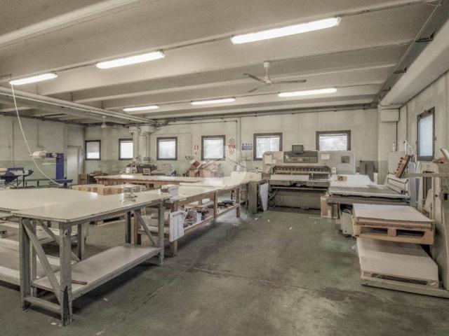 Locale Commerciale in vendita a Secugnago, Lombardia