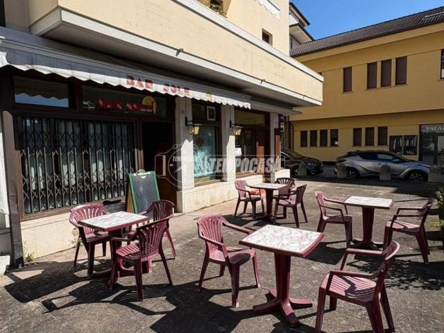 Locale Commerciale in vendita a Sedico, Veneto