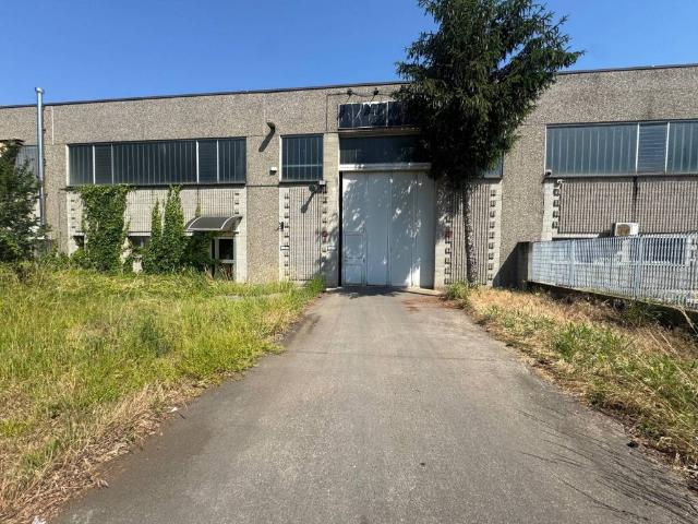 Locale Commerciale in vendita a Sedriano, Lombardia