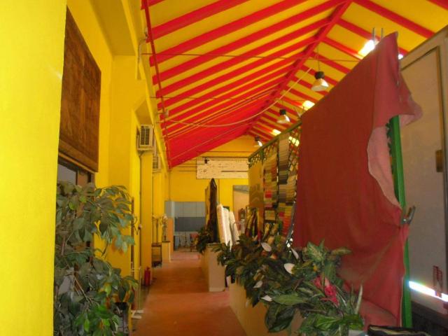 Locale Commerciale in vendita a Sedriano, Lombardia