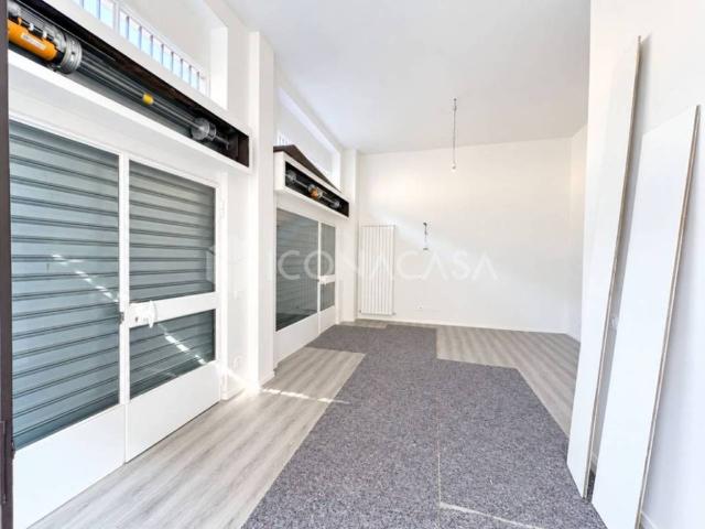 Locale Commerciale in vendita a Rovagnasco, Segrate