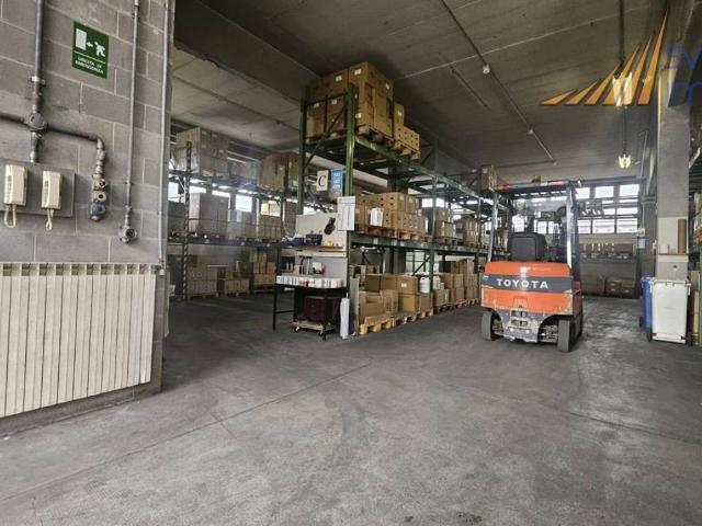 Locale Commerciale in vendita a San Felice, Segrate