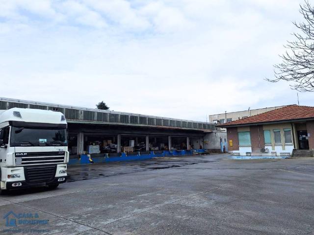 Locale Commerciale in vendita a Redecesio, Segrate