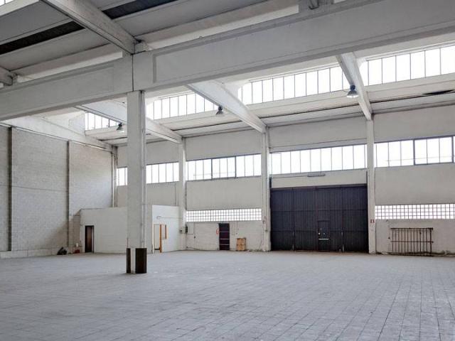 Locale Commerciale in vendita a San Felice, Segrate