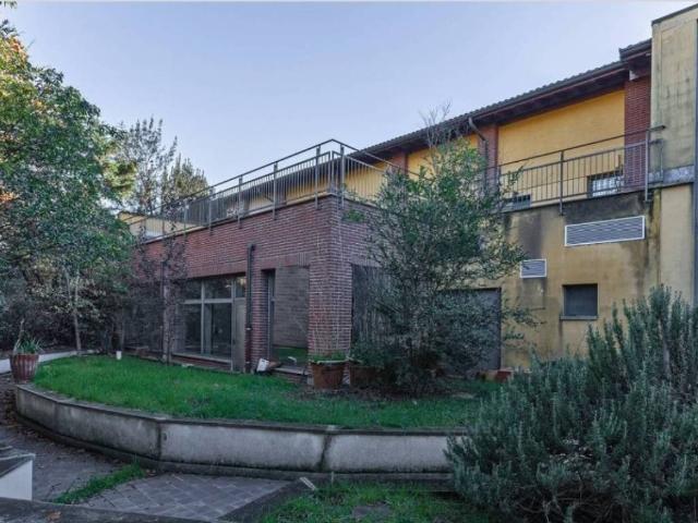 Locale Commerciale in vendita a Novegro, Segrate